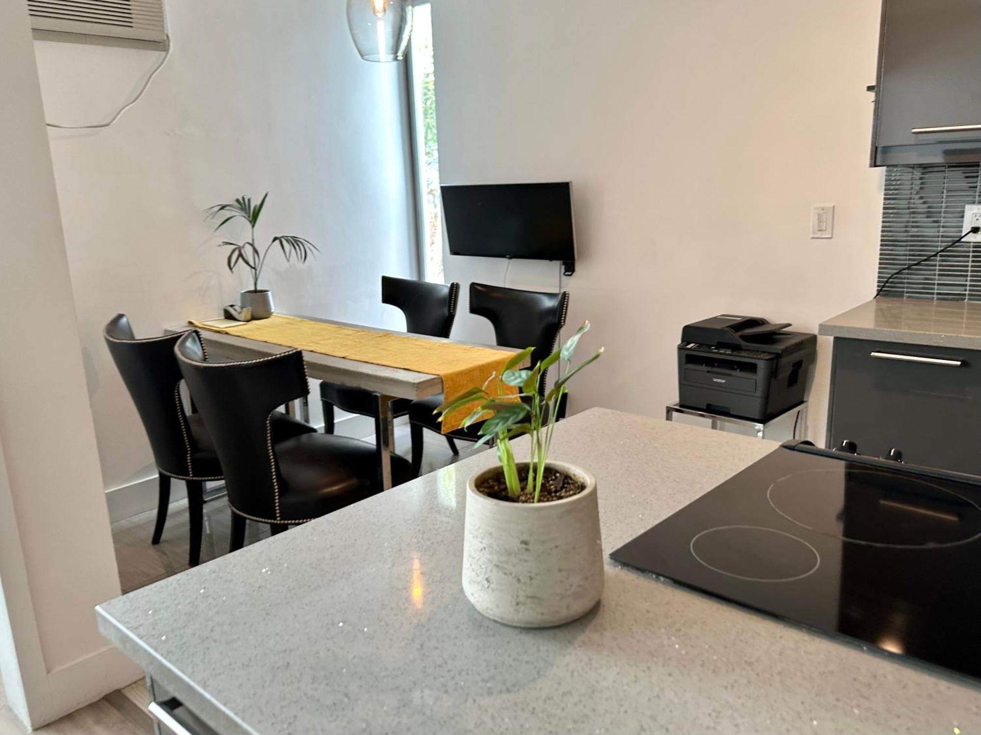 Hemingway By Luca - Free Parking Apartment Лос Анджелис Екстериор снимка